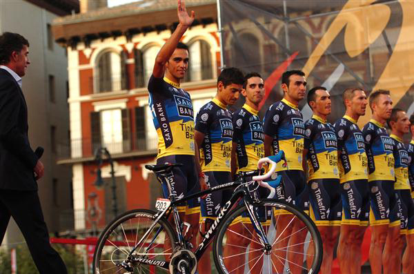 Alberto Contador waving