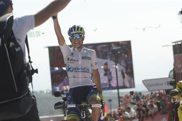 Johan Esteban Chaves wins stage 6