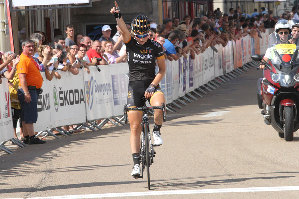 Elisa Longo Borghini wins stage 3