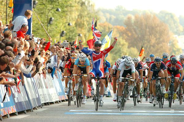 Men's road race finish