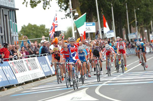 Junior women road race finish