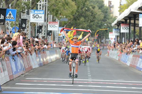 Jr men road race finish 2013