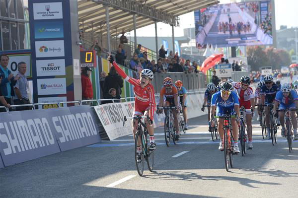 Junior women's road race finish