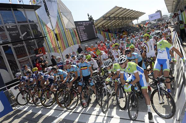 Under 23 Road Race start